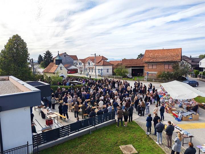 Okupljeni vjernici kod Kapele sv. Vendelina