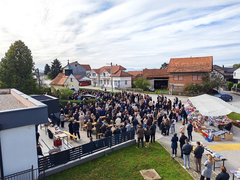 Okupljeni vjernici kod Kapele sv. Vendelina