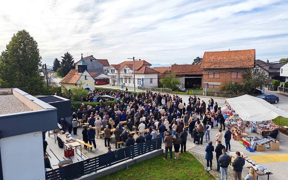 Okupljeni vjernici kod Kapele sv. Vendelina