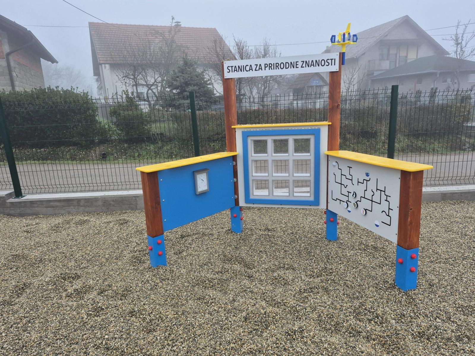 Rekonstrukcija dječjeg igrališta u Strmečkoj ulici. - fotografija 1