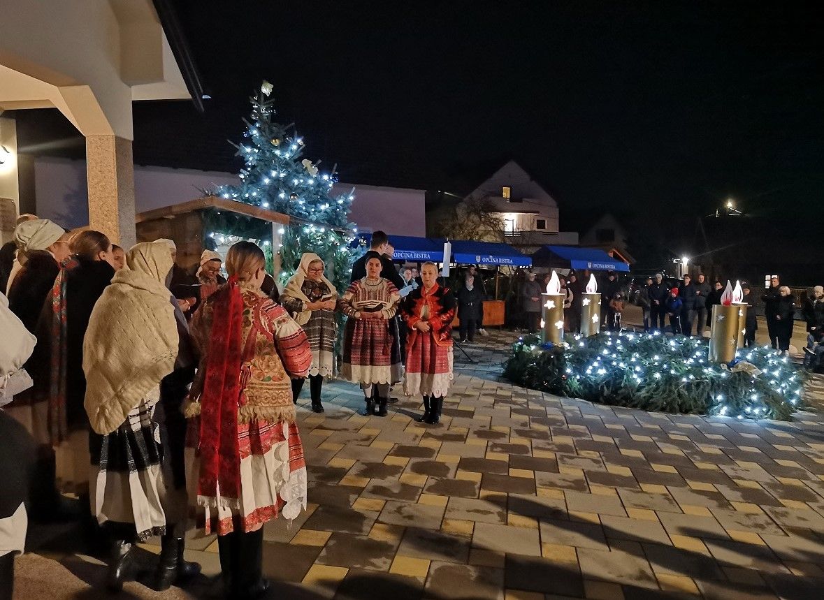 Oborovo – zapaljena četvrta adventska svijeća