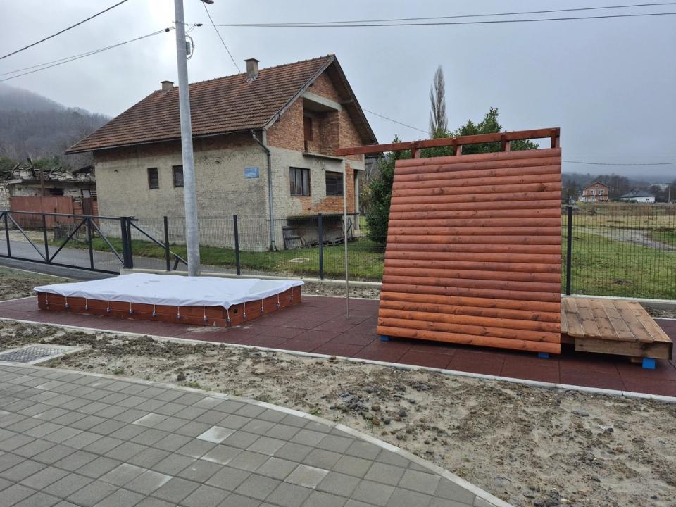 Naslov: Izgradnja i uređenje vanjskog igrališta područnog objekta vrtića Kapljica.