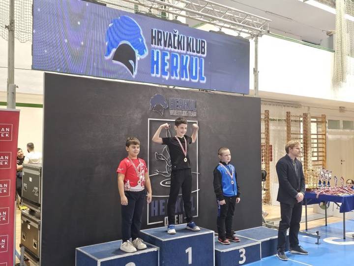 Hrvanje – Bistrani osvojili 4 medalje na Herkul Openu - fotografija 2
