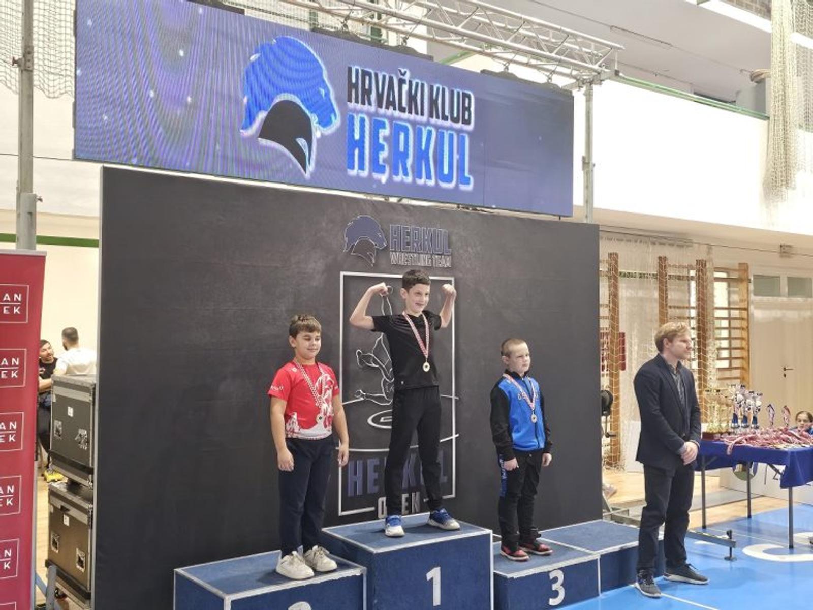Hrvanje – Bistrani osvojili 4 medalje na Herkul Openu - fotografija 2