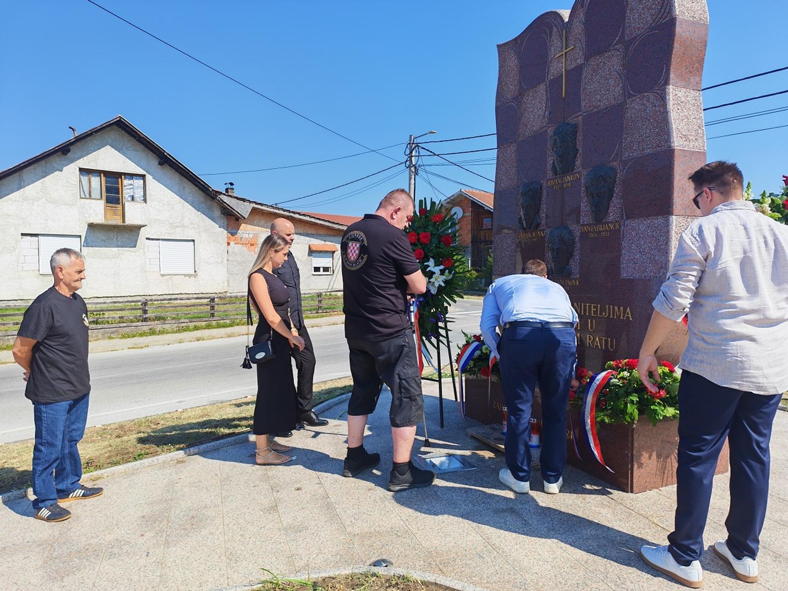 Bistra obilježila Oluju - fotografija 3