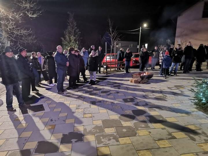 Oborovo – zapaljena adventska svijeća - fotografija 3