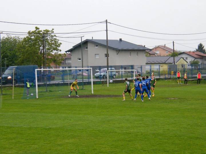 Nogomet – kadeti i juniori izborili Play Off, a seniorima bod iz Krapine - fotografija 4