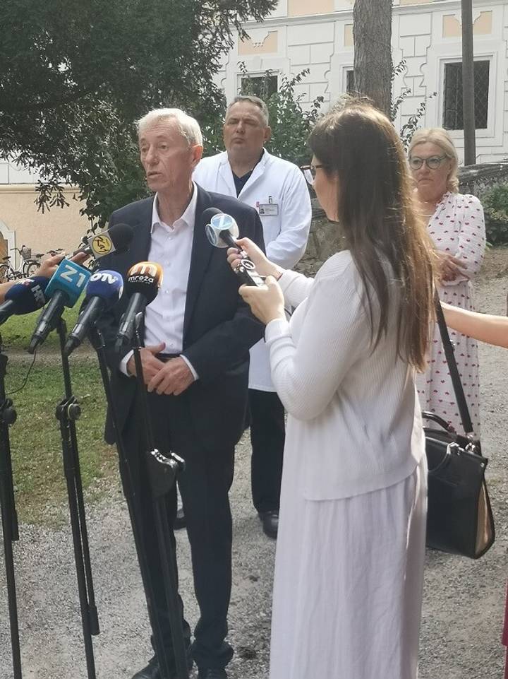 Stepinčeva oaza mira i roditelji male Sare donirali kombi bolnici - fotografija 3