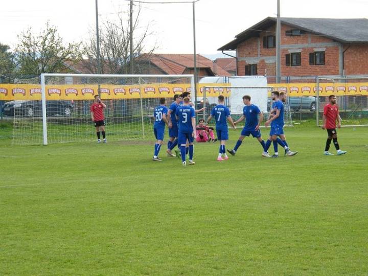 Nogomet – seniori, pioniri i juniori upisali nove pobjede - fotografija 2