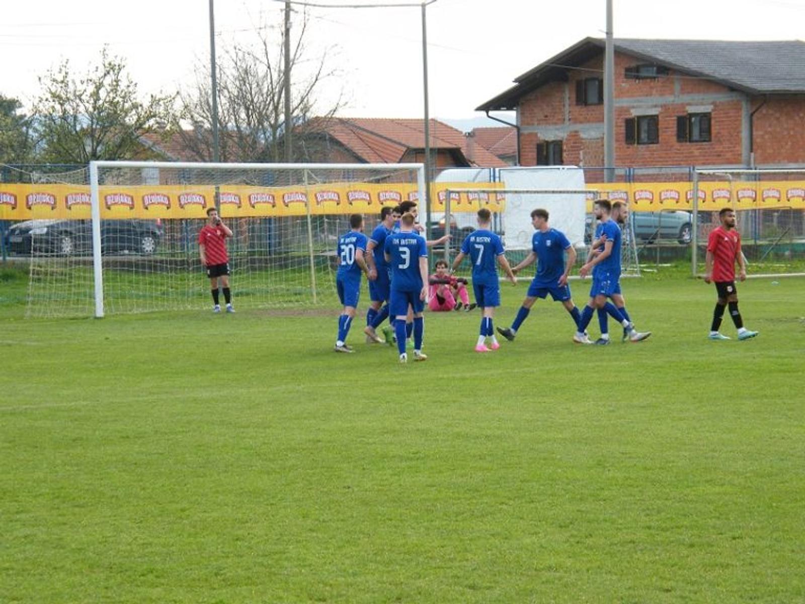 Nogomet – seniori, pioniri i juniori upisali nove pobjede - fotografija 2