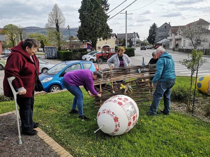 Potepuhi uredili centar Donje Bistre - fotografija 1