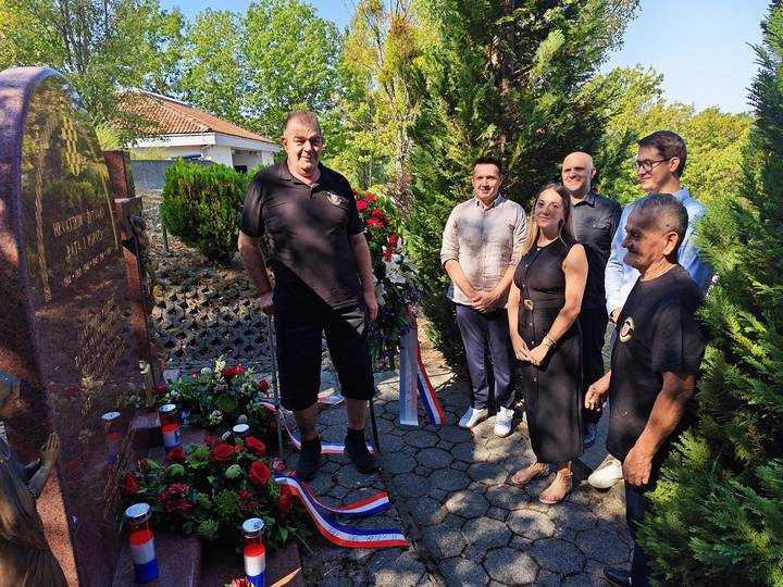 Bistra obilježila Oluju - fotografija 2