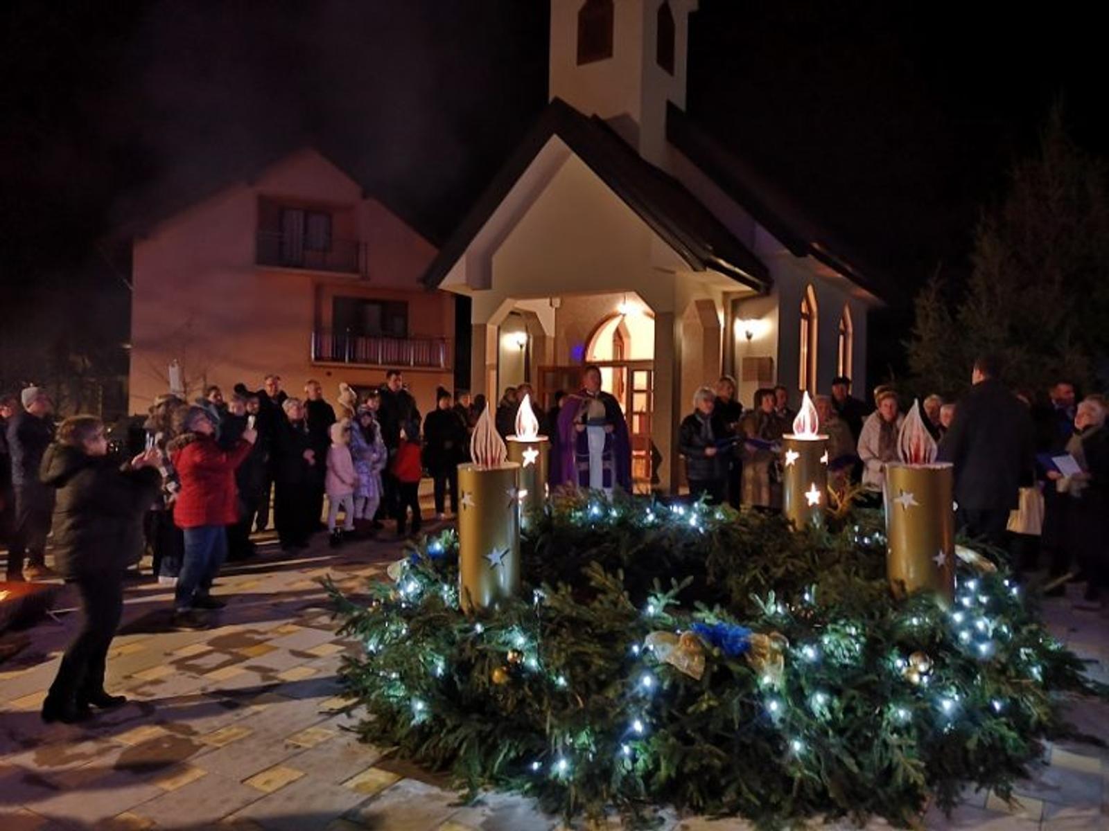 Oborovo – zapaljena adventska svijeća - fotografija 2