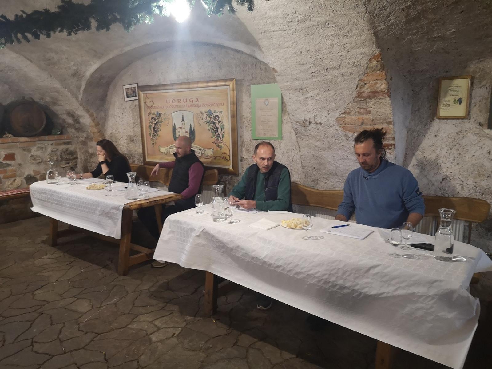 Udruga vinogradara Bistra – održano ocjenjivanje vina - fotografija 2