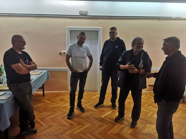 Knjižnica i planinari predstavili knjigu „Sedam“ autora Marija Celinića - fotografija 1