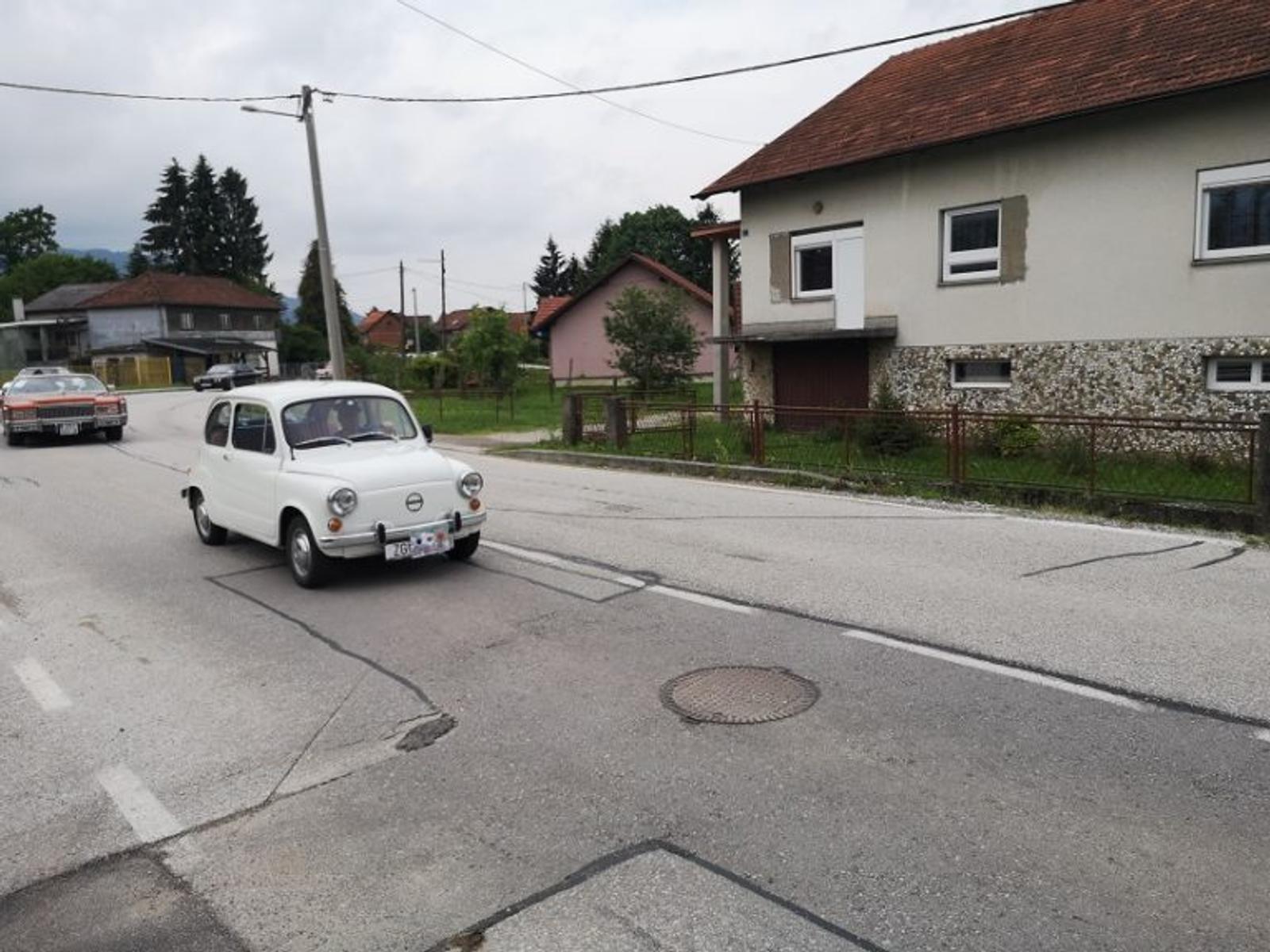 Oldtimeri vozili Bistrom na putu do Gupčeve lipe - fotografija 5