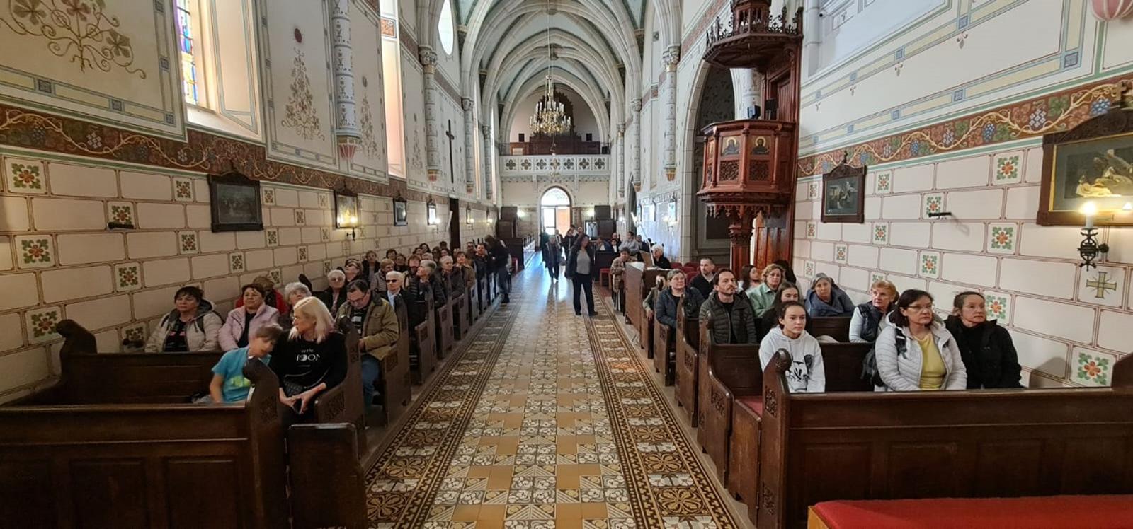 Župa Bistra hodočastila u Aljmaš - fotografija 2