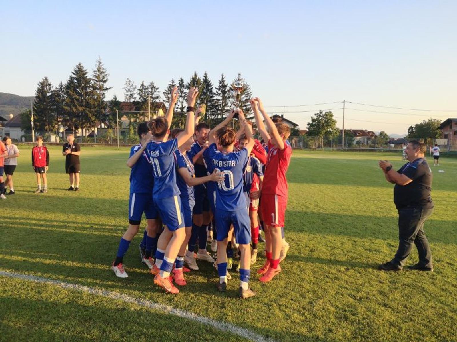 Nogomet – pioniri Bistre pobjednici Kupa NS Zaprešić - fotografija 4