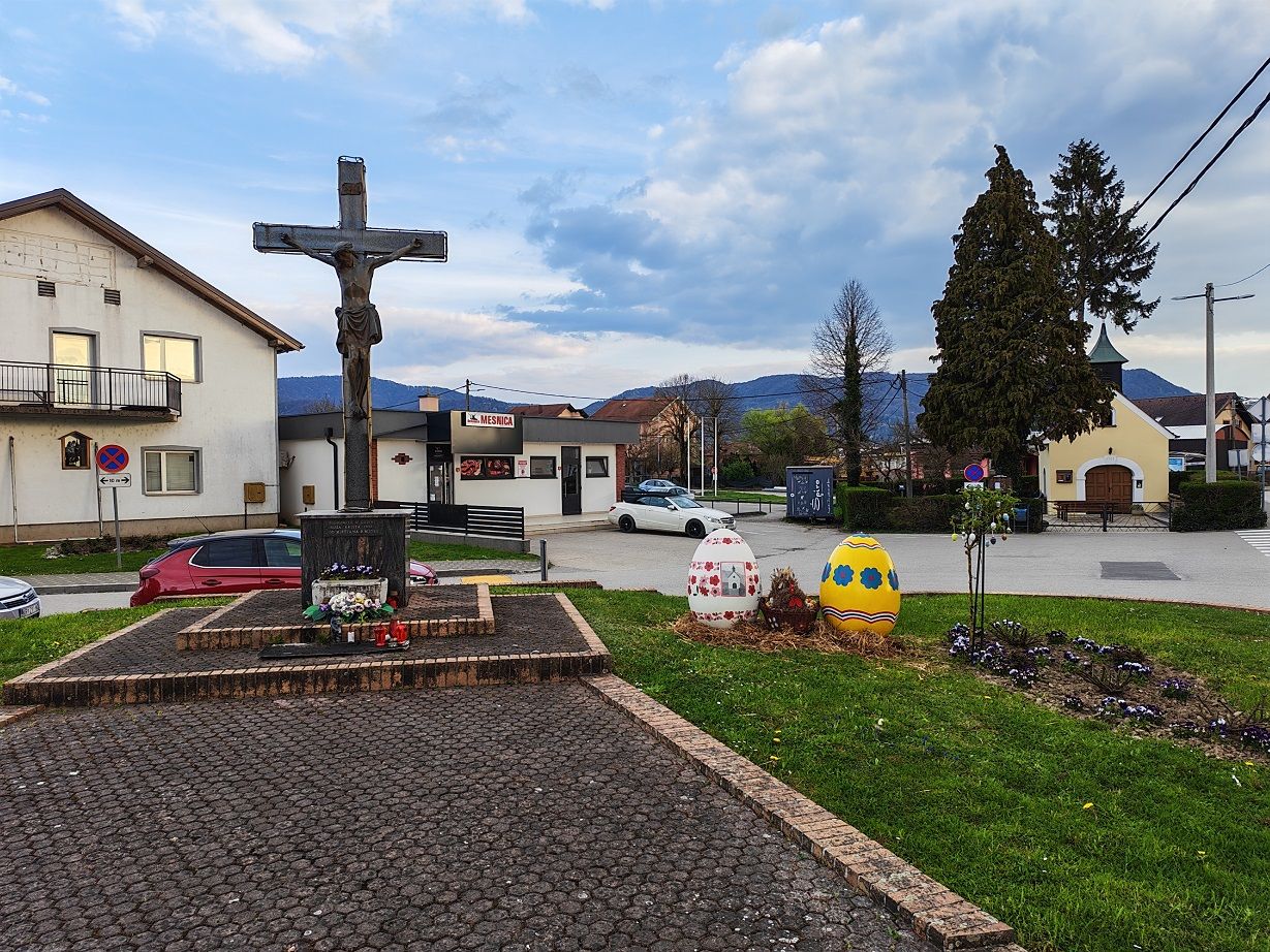 Bistrajnski potepuhi – napravili uskrsni ugođaj u centru Donje Bistre i postavili kraluš u KTC-u Bistra