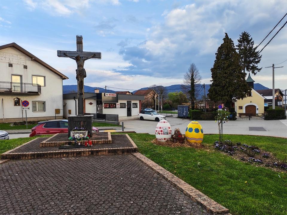 Bistrajnski potepuhi – napravili uskrsni ugođaj u centru Donje Bistre i postavili kraluš u KTC-u Bistra