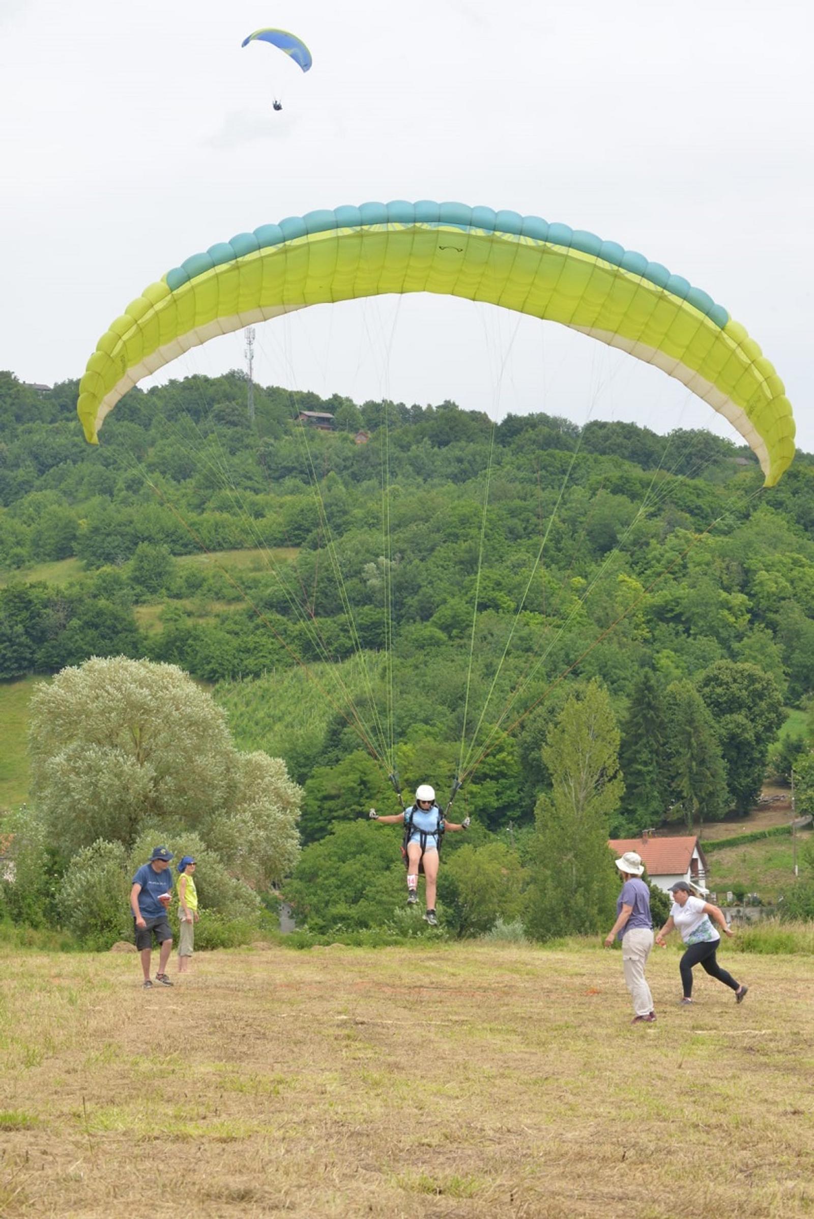 Parajedriličarstvo – izvanredni uspjesi hrvatskih pilota, među kojima i bistranskih letača Lane i Nikole Kumiša - fotografija 3