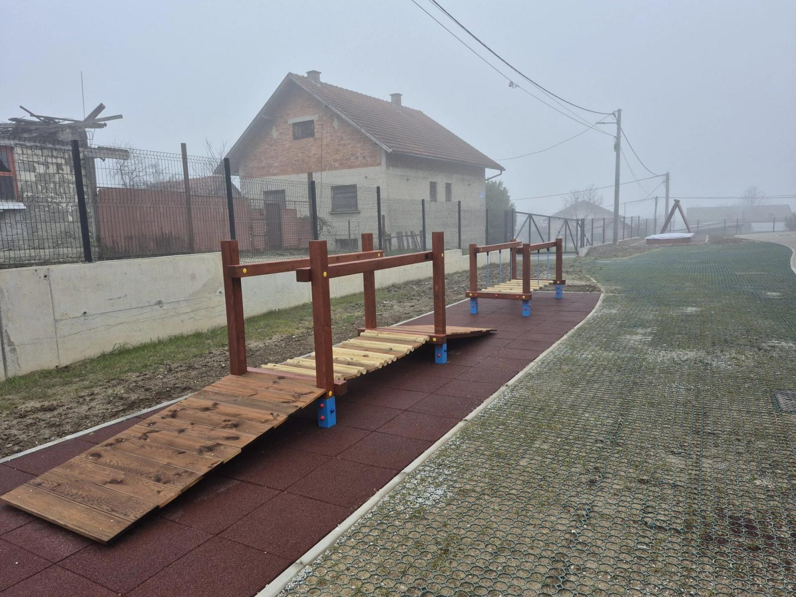 Izgradnja i opremanje vanjskog igrališta i unutarnje opremanje didaktikom područnog objekta Dječjeg vrtića Kapljica - fotografija 2