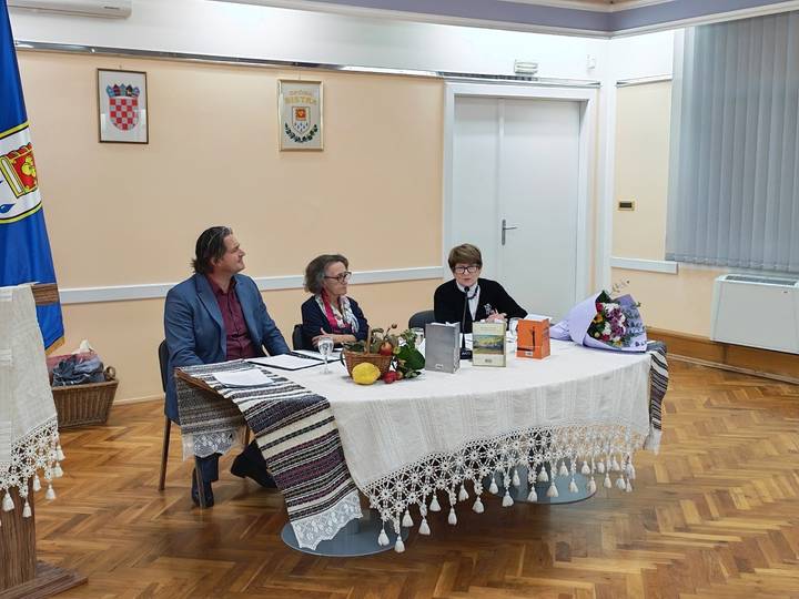 Sudionici predstavljanja zbirki poezije u Kulturnom centru Bistra