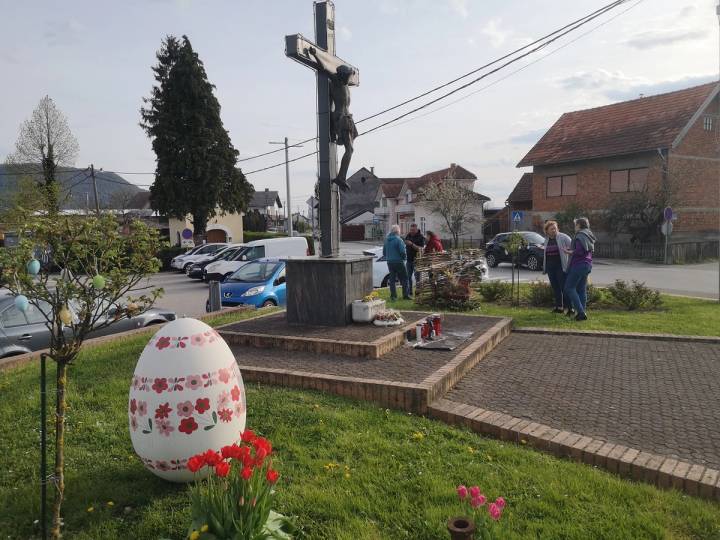 Potepuhi uredili centar Donje Bistre - fotografija 5