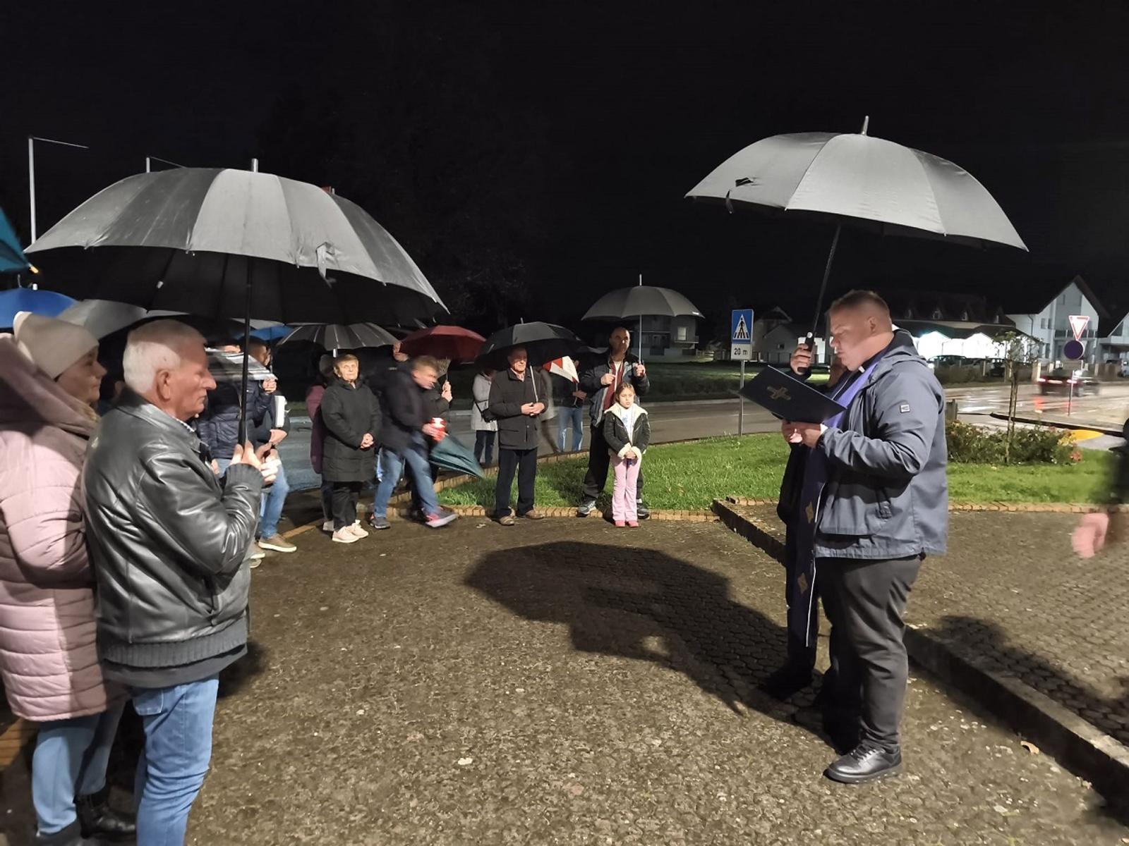 Bistra pamti žrtve Domovinskog rata - fotografija 2