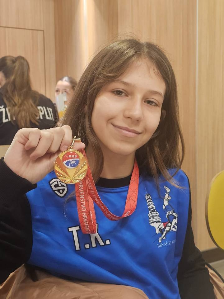 HK Bistra – Tina Kumiša prva bistranska prvakinja Hrvatske u hrvanju - fotografija 2