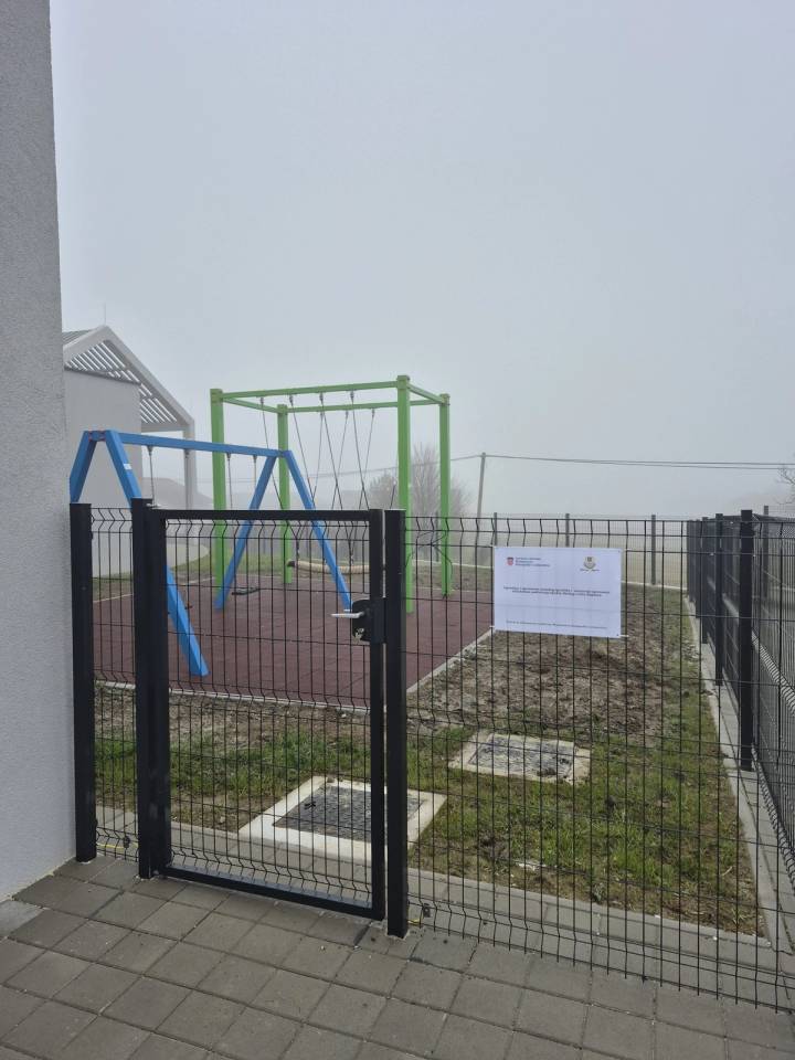 Izgradnja i opremanje vanjskog igrališta i unutarnje opremanje didaktikom područnog objekta Dječjeg vrtića Kapljica - fotografija 1