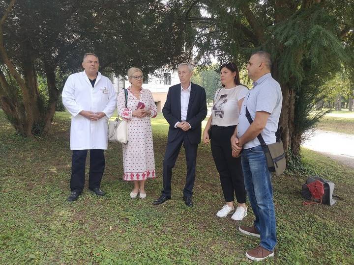 Stepinčeva oaza mira i roditelji male Sare donirali kombi bolnici - fotografija 4