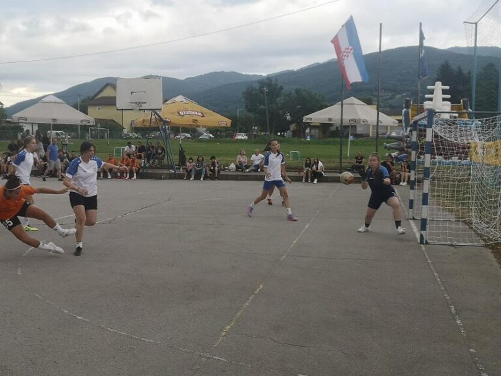 Polanica u srcu – mještani Poljanice priredili turnir u malom nogometu - fotografija 3