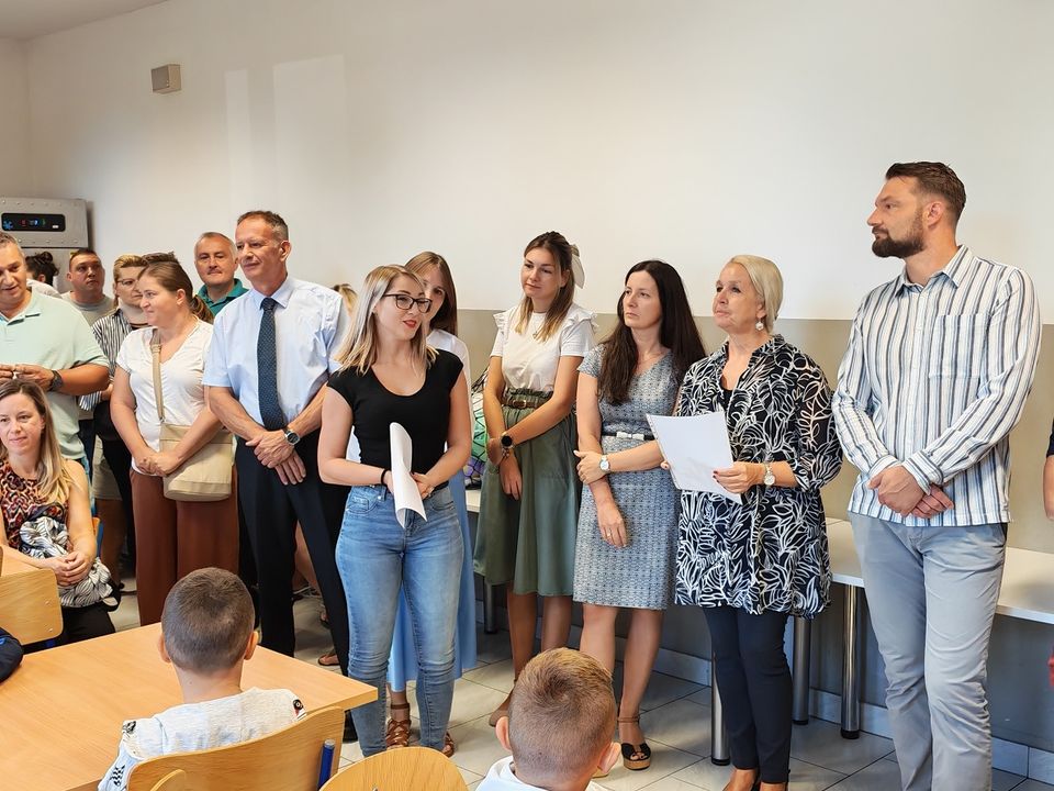 Osnovna škola – prvašići prvi put sjeli u školske klupe