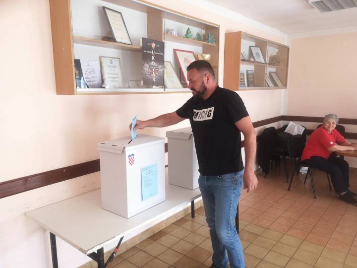 Izbori – Bistra dala povjerenje Novoselu i Kožiću - fotografija 4