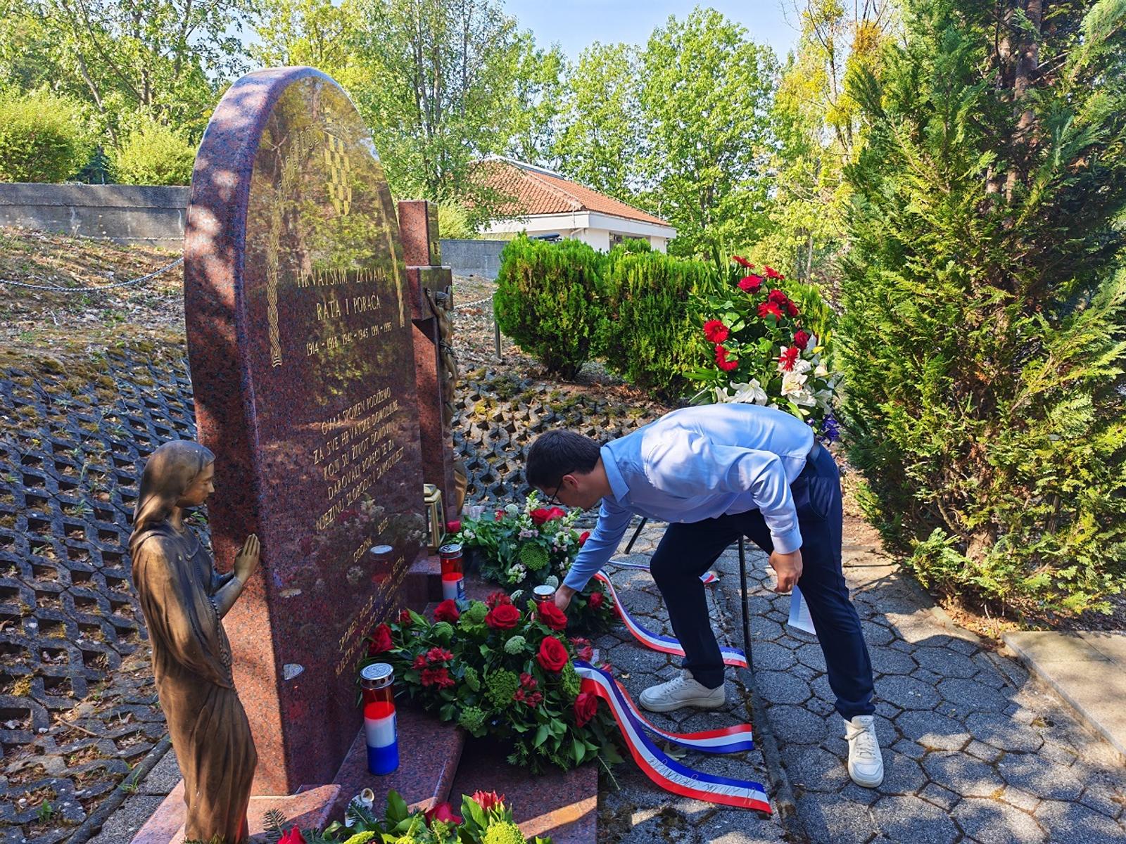 Bistra obilježila Oluju - fotografija 1
