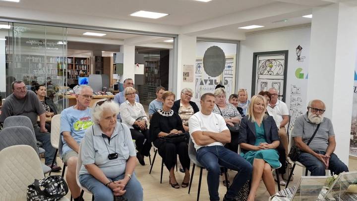Vera Grgac predstavila novu zbirku „Da to bou“ - fotografija 4