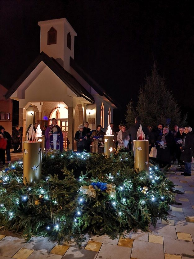 Oborovo – zapaljena adventska svijeća
