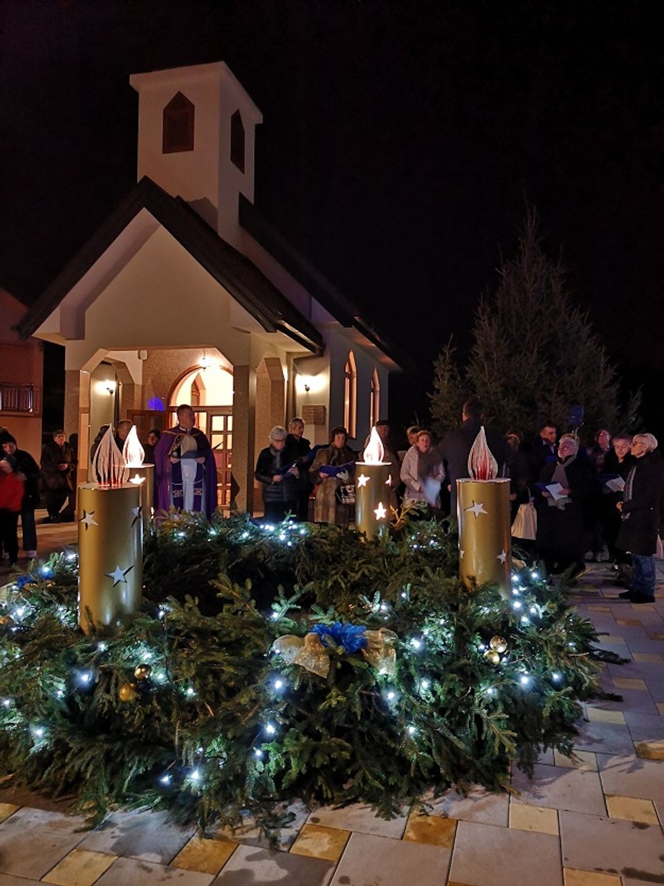 Oborovo – zapaljena adventska svijeća
