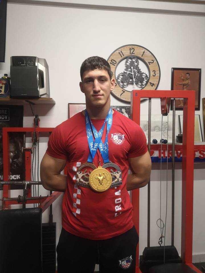 Načelnik Drviš posjetio Ivana Žagmeštra, prvaka Balkana i viceprvaka Europe u body buildingu - fotografija 3