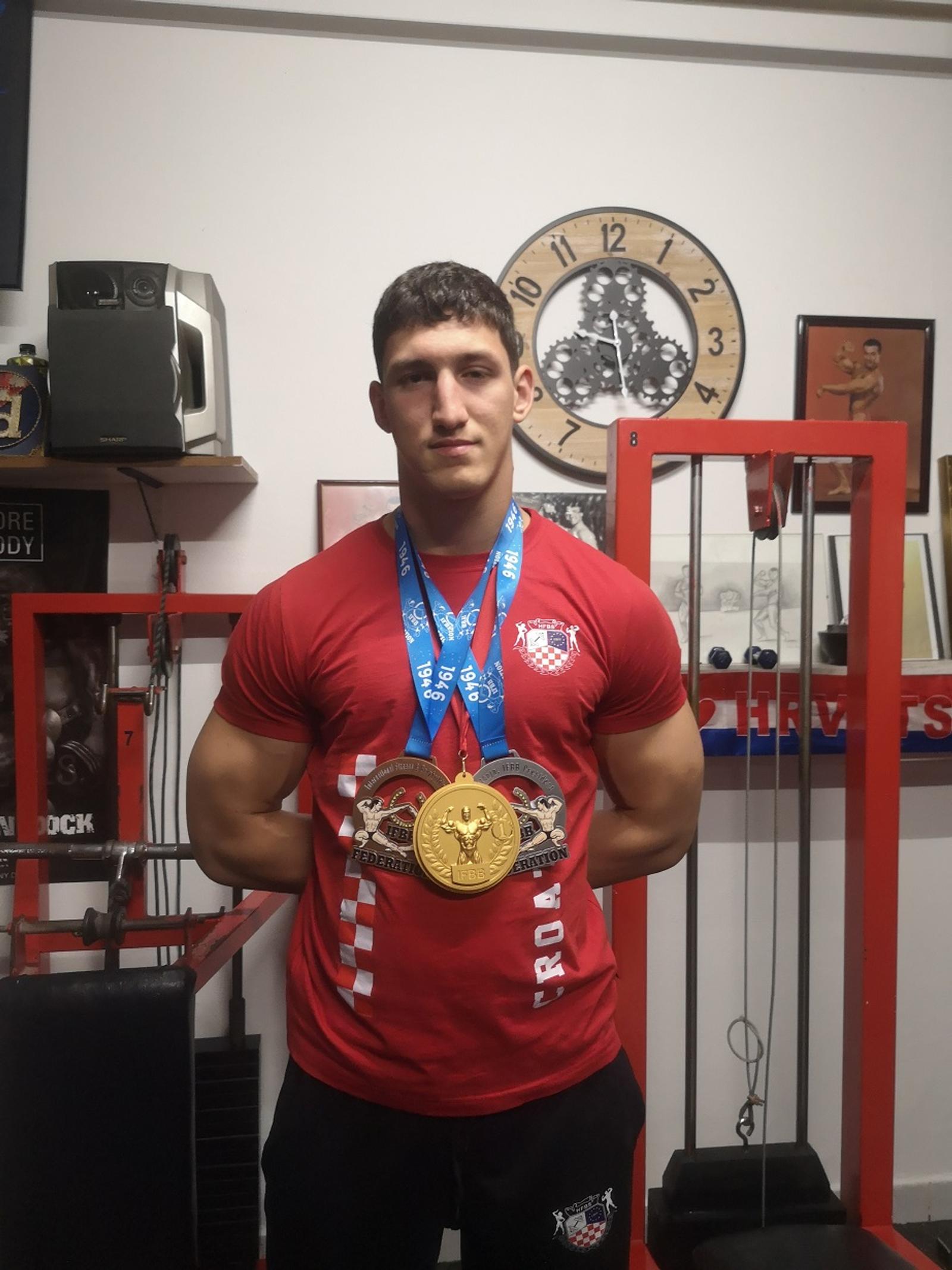 Načelnik Drviš posjetio Ivana Žagmeštra, prvaka Balkana i viceprvaka Europe u body buildingu - fotografija 3