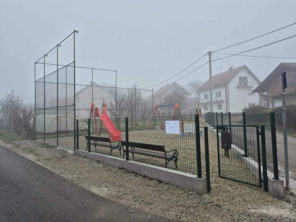 Rekonstrukcija dječjeg igrališta u Strmečkoj ulici.