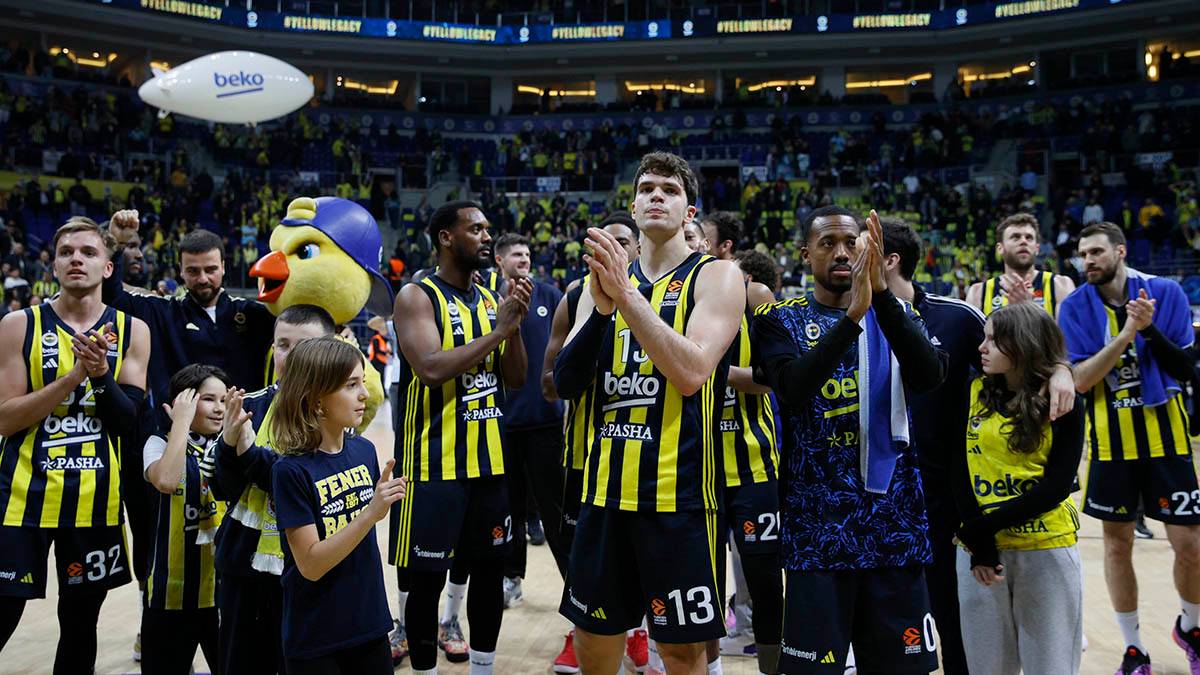 EA7 Emporio Armani Milano 76-100 Fenerbahçe Beko