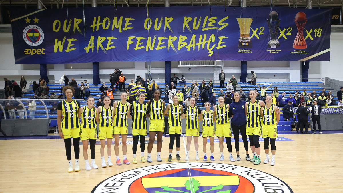 Fenerbahçe Opet, ligde normal sezonu namağlup zirvede tamamladı