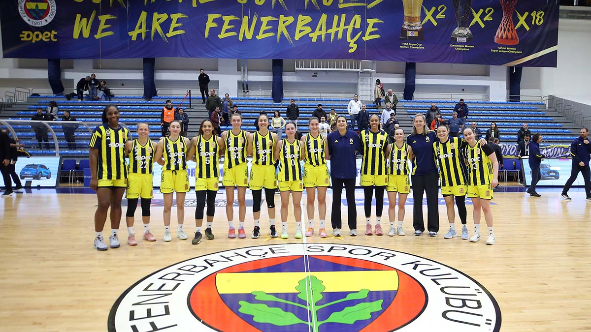 Fenerbahçe Opet, Halkbank KBSL’de yarı finale yükseldi