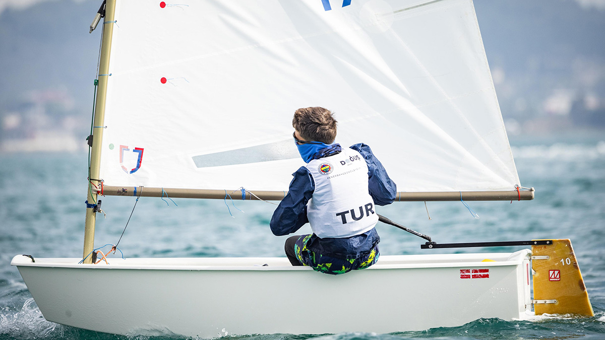 Fenerbahçe Doğuş Yelken Şubemizin ILCA Takımı 9 sporcu ile katılım sağlayarak 6 madalyanın sahibi oldu.