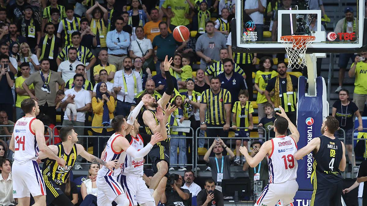 Fenerbahçe Beko, play-off yarı final serisinde 2-0 öne geçti