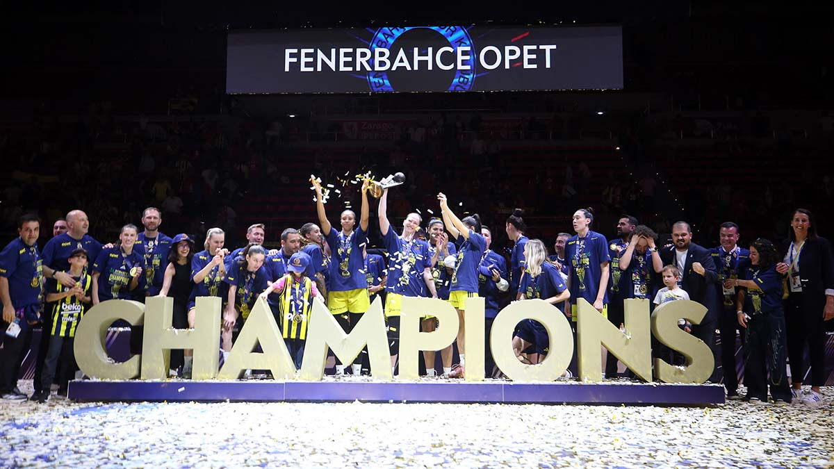FENERBAHÇE OPET’TEN TARİHİ BAŞARI: 47/46 GALİBİYET VE 4 KUPA