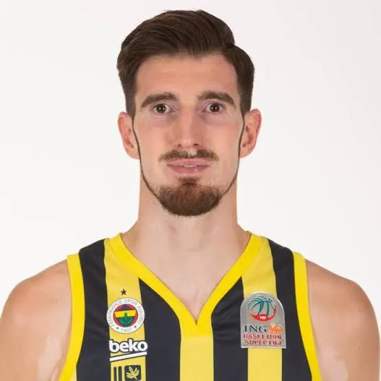 Transfer: Nando De Colo