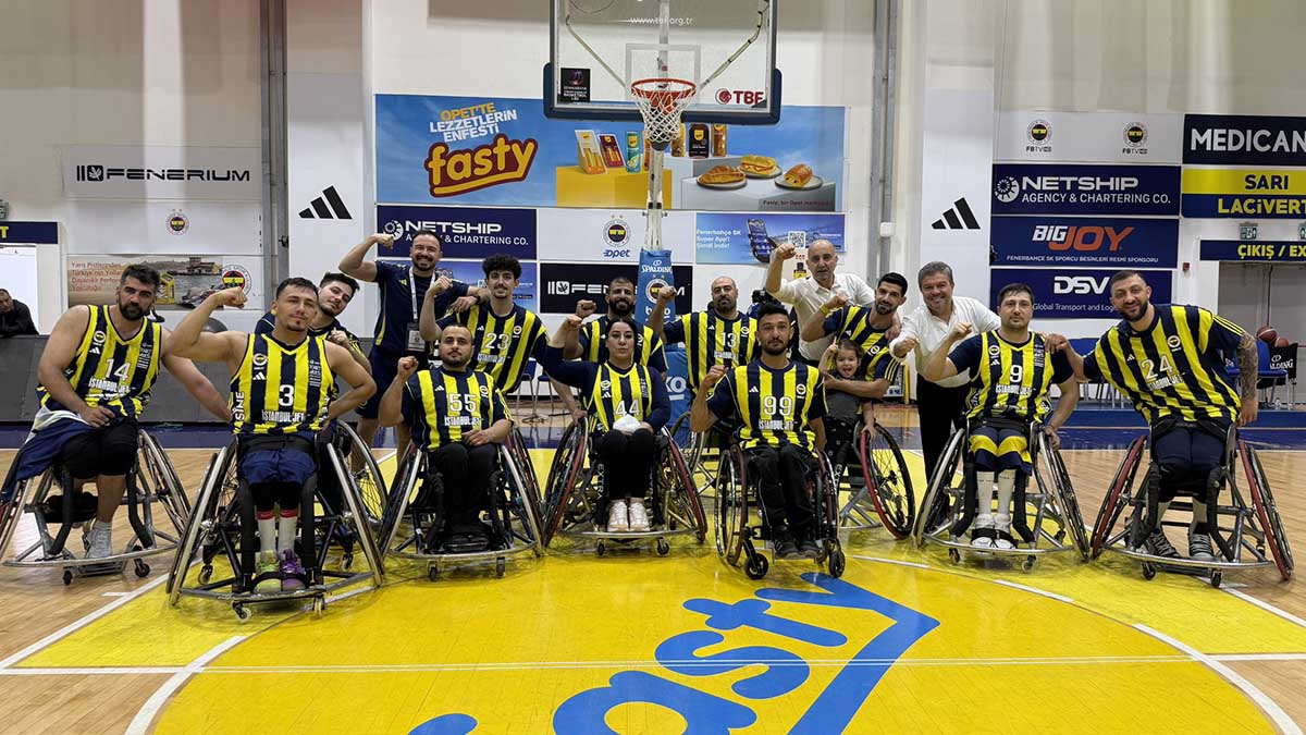 Fenerbahçe İstanbul Jet, ligde normal sezonu derbi galibiyetiyle lider tamamladı